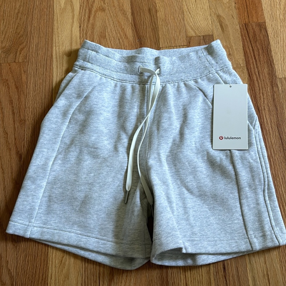 NEW w/Tags - lululemon Scuba High-Rise Short 5"